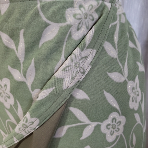 Gantos wrap floral green umbre skirt. - Picture 4 of 6